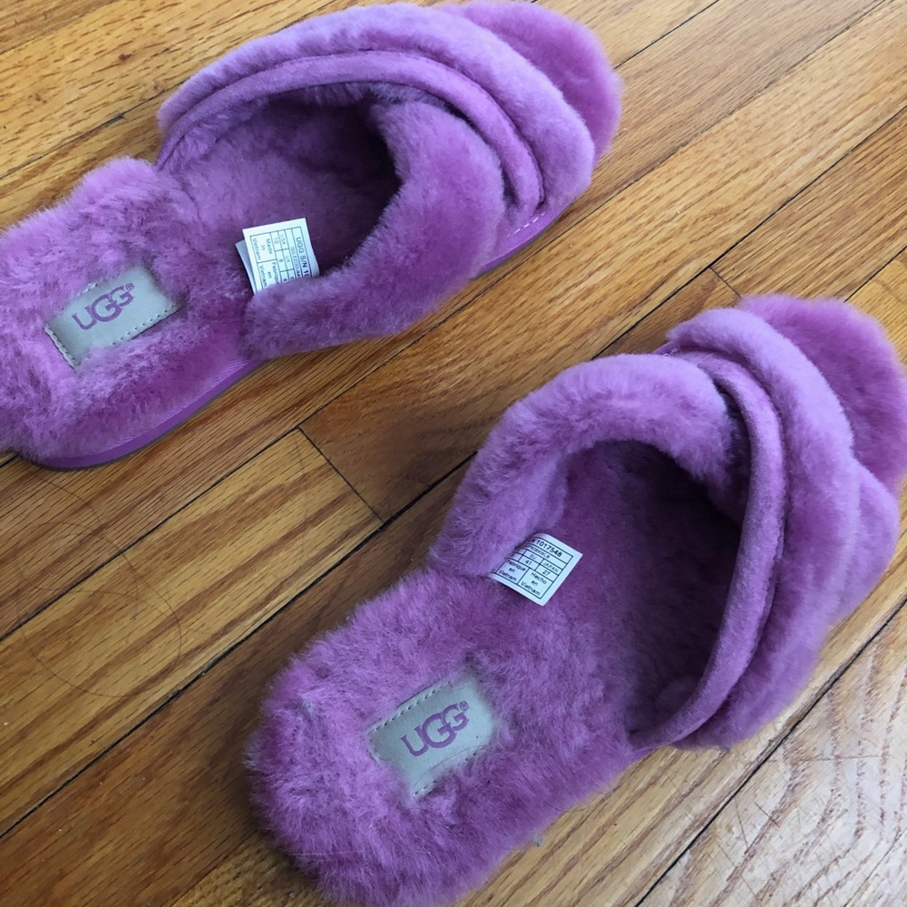 UGG - Abela Shearling Flip Flops (PURPLE)
